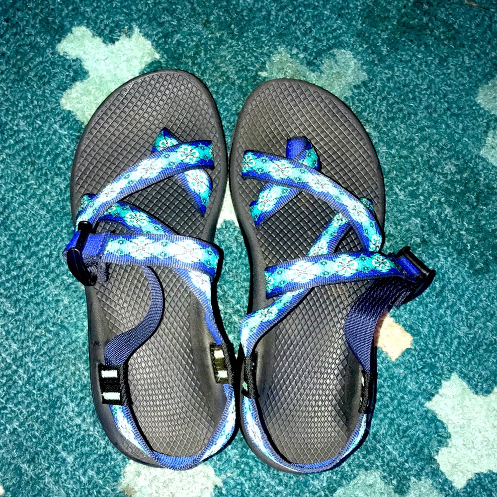 Size W8 chacos with toe strap
